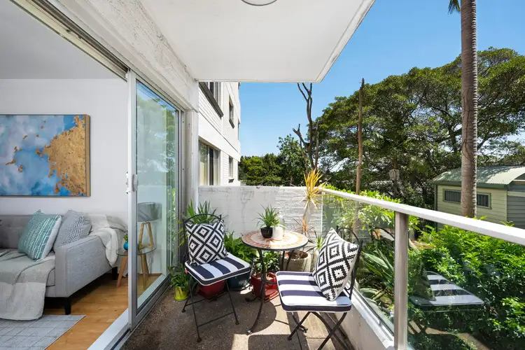 Second view of Homely apartment listing, 6/4 Munro, Mcmahons Point NSW 2060