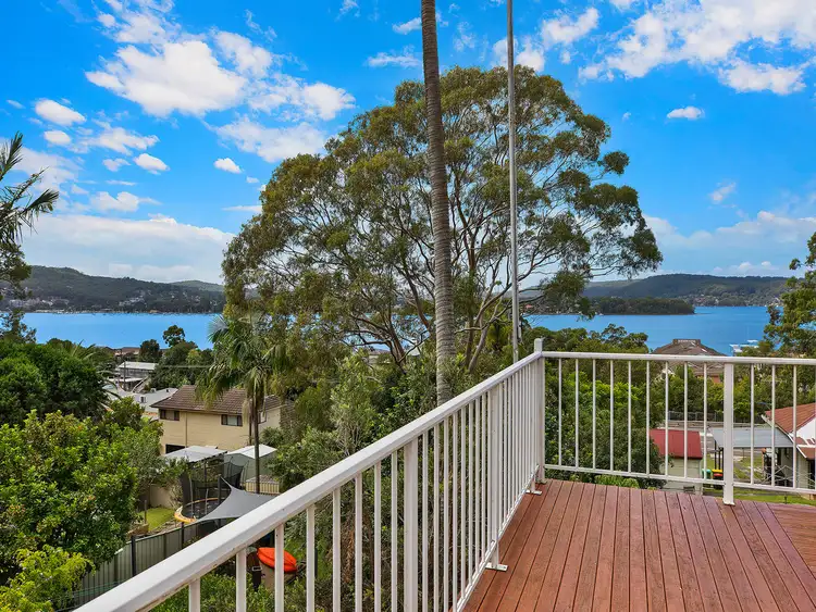 34 Nioka Avenue, Point Clare NSW 2250