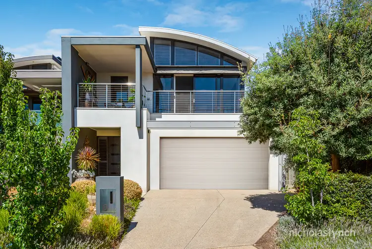 8 Mills Beach Close, Mornington VIC 3931