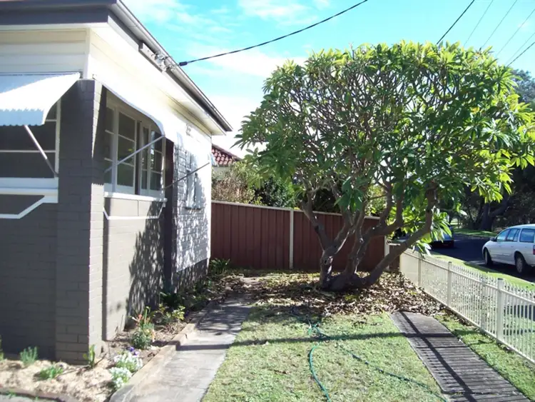 111 Jenner Parade, Hamilton South NSW 2303