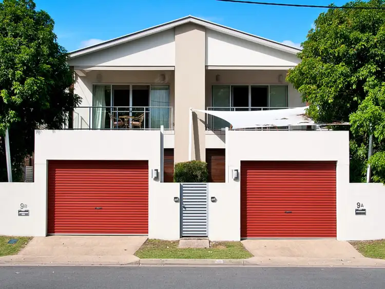 9b Rankin Parade, Main Beach QLD 4217