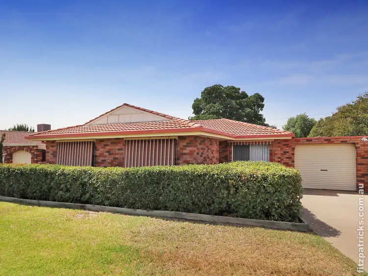 8 Langi Crescent, Glenfield Park NSW 2650