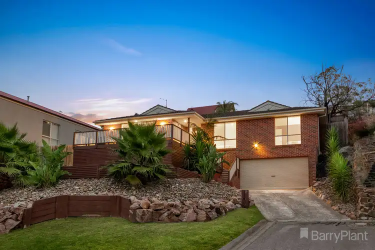 19 Fleming Terrace, Pakenham VIC 3810