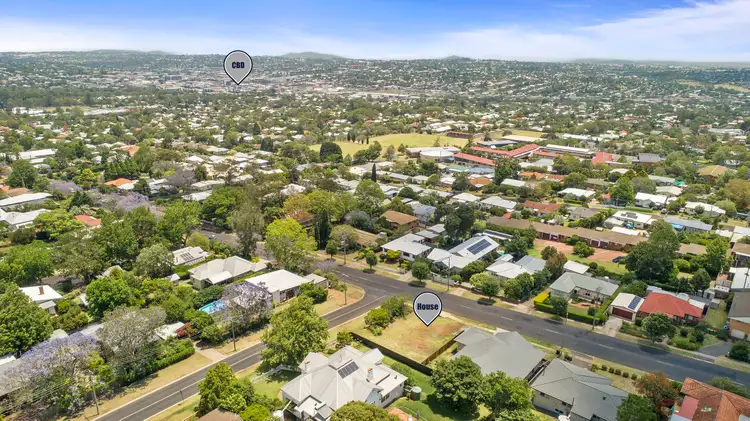 39 Range Street, Mount Lofty QLD 4350