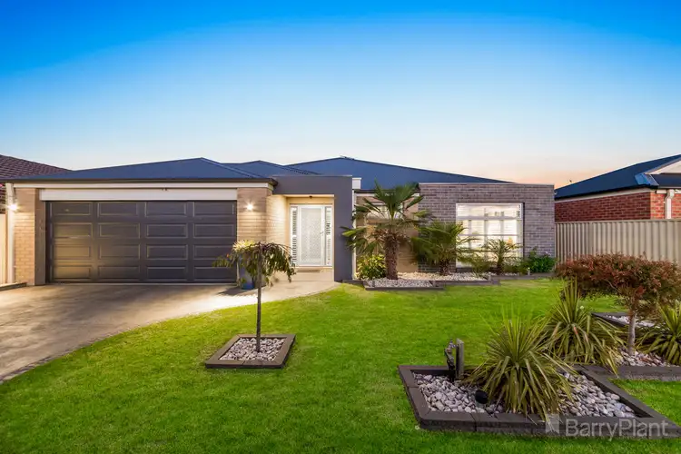8 Muscari Drive, Pakenham VIC 3810