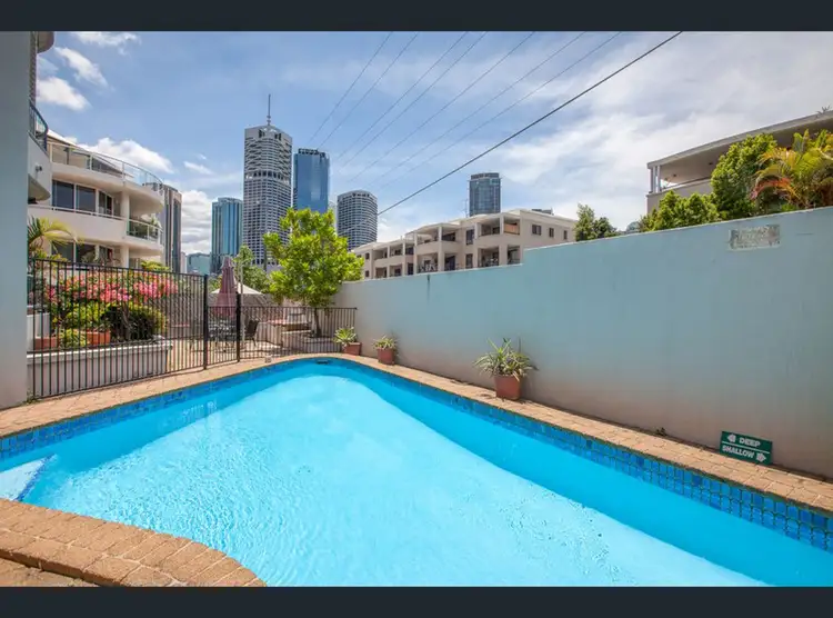 Third view of Homely apartment listing, 5/2 Bright Street, Kangaroo Point QLD 4169