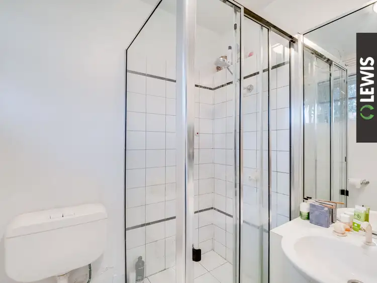 Fifth view of Homely apartment listing, 2/17 Bent Street, Brunswick West VIC 3055