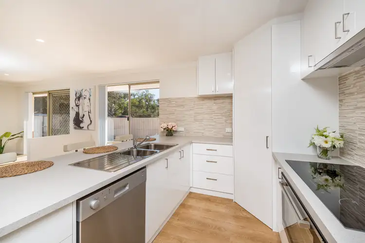 6 Stradbroke Gardens, Ridgewood WA 6030