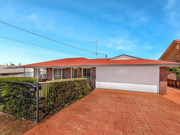 8 Prowse Street, Rockville QLD 4350