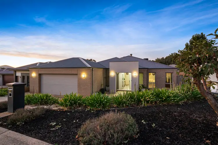 17 Craig Circuit, Leneva VIC 3691