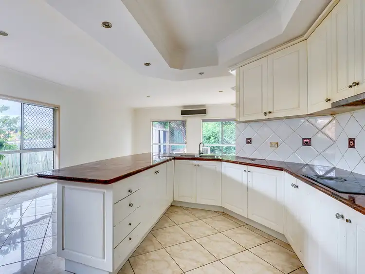 Fifth view of Homely house listing, 8 Echidna Close, Doolandella QLD 4077