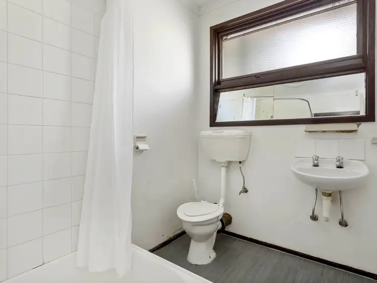 Fifth view of Homely unit listing, 6/18 Lucerne Avenue, Mornington VIC 3931