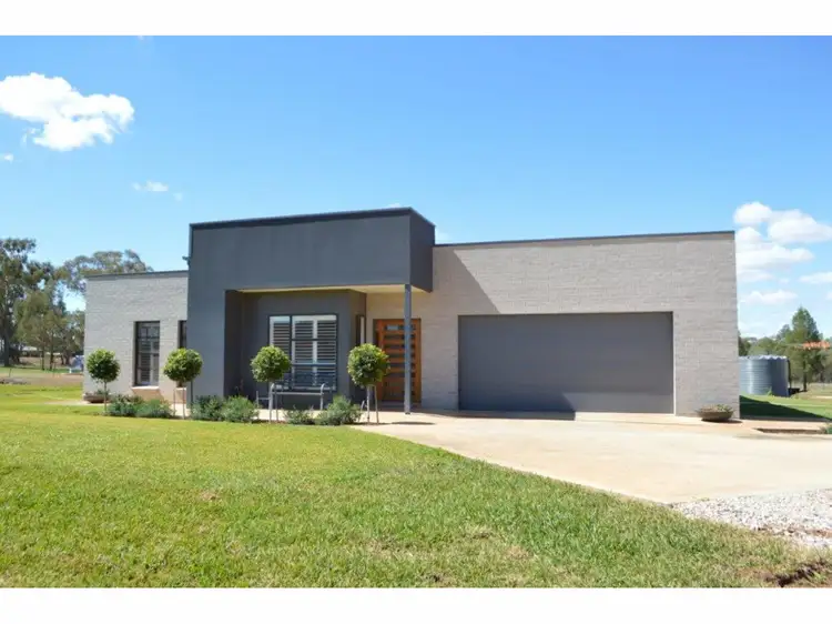 31 Robert Gordon Drive, Gunnedah NSW 2380