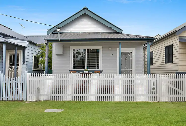 35 Holt Street, Mayfield East NSW 2304