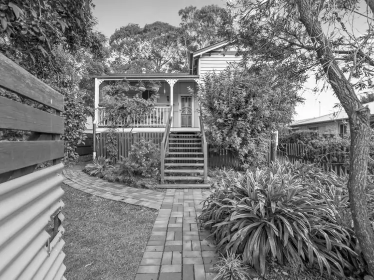 16 Albert Street, Newtown QLD 4350