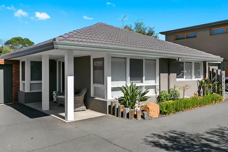 2/5-7 Johns Road, Mornington VIC 3931