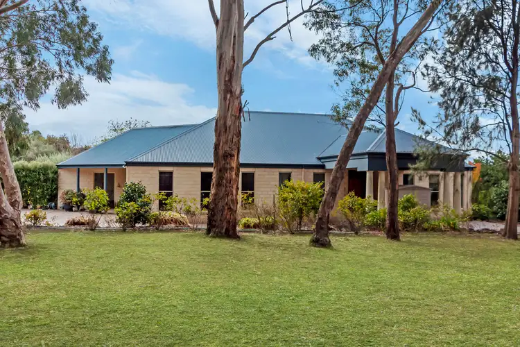 32 E Gibbons Road, Hamilton VIC 3300
