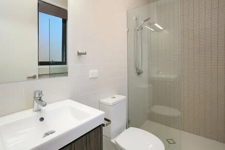 Fifth view of Homely townhouse listing, 2/234 Riding Road, Balmoral QLD 4171