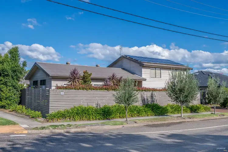 2 Lake Street, Warners Bay NSW 2282