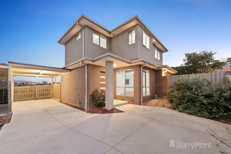 2/25 Donday Court, Pakenham VIC 3810