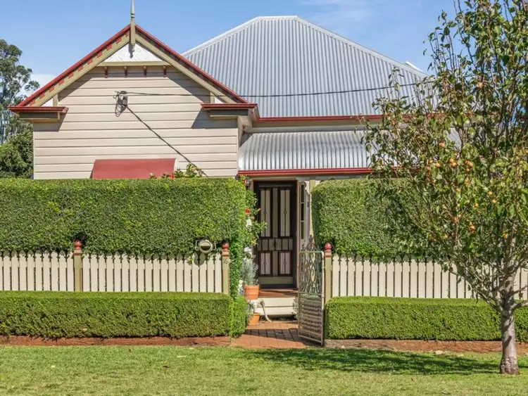 16 Robinson Street, North Toowoomba QLD 4350