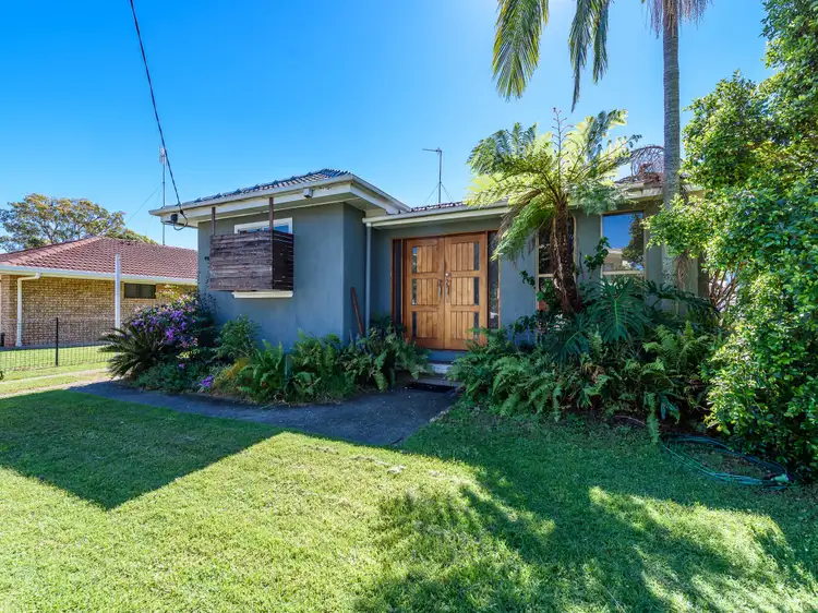 33 Ocean Street, Runaway Bay QLD 4216