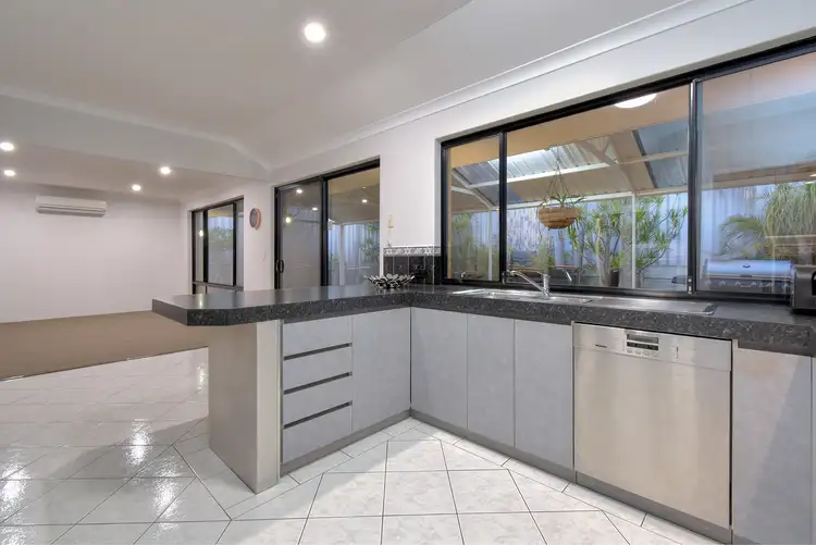 Sixth view of Homely house listing, 10 Glenfine Way, Carramar WA 6031