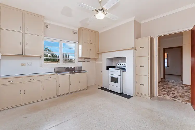 Second view of Homely house listing, 8 Elva Avenue, Hamilton VIC 3300