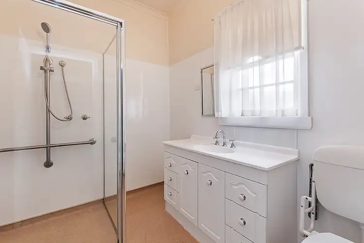 Fourth view of Homely house listing, 8 Elva Avenue, Hamilton VIC 3300