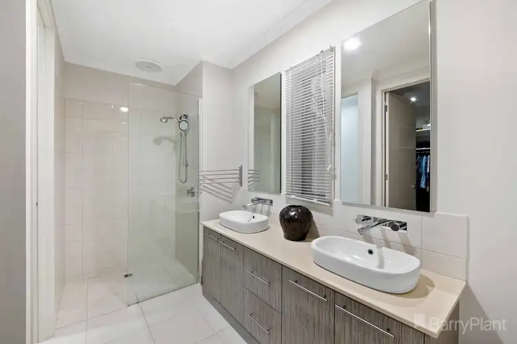 Fourth view of Homely house listing, 10 Settlers Rise, Drouin VIC 3818