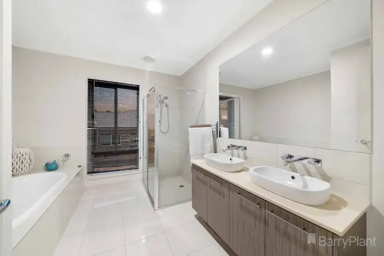 Sixth view of Homely house listing, 10 Settlers Rise, Drouin VIC 3818