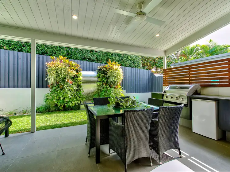 2/79 Brinawa Street, Camp Hill QLD 4152