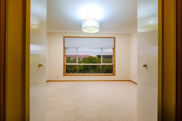 Seventh view of Homely house listing, 15 Falcon Circuit, Wodonga VIC 3690