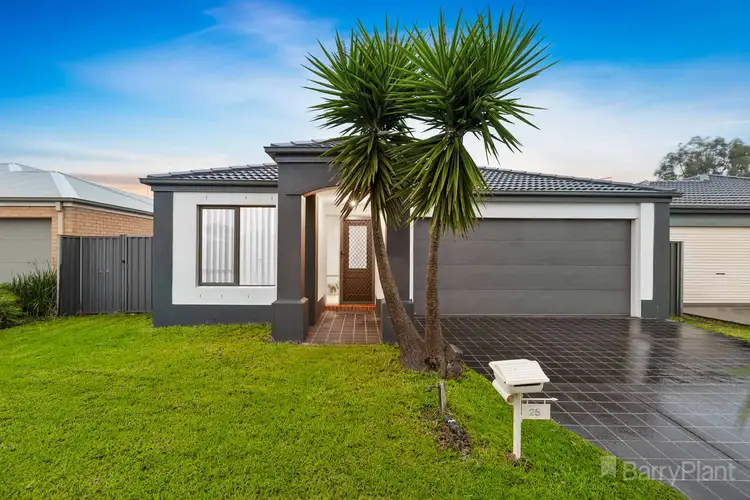 25 Orchard Valley Avenue, Pakenham VIC 3810