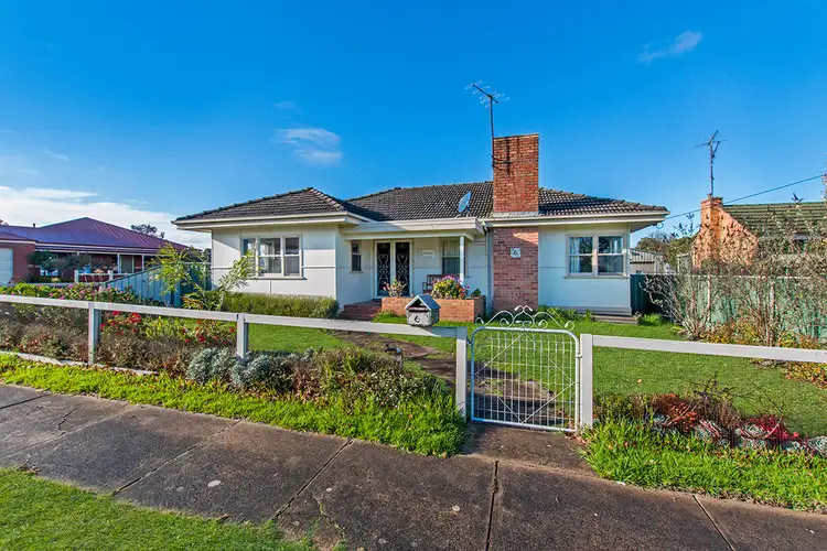 6 Lawson Street, Hamilton VIC 3300