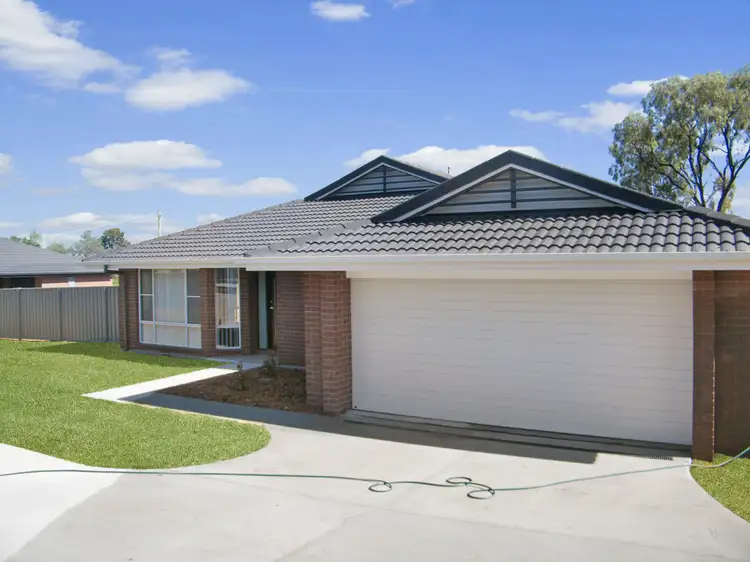 2/5 Silversmith Place, Gunnedah NSW 2380