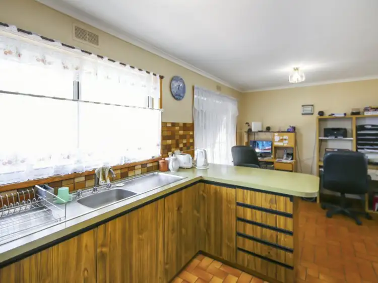 Fifth view of Homely house listing, 2/13 Walker Street, Benalla VIC 3672