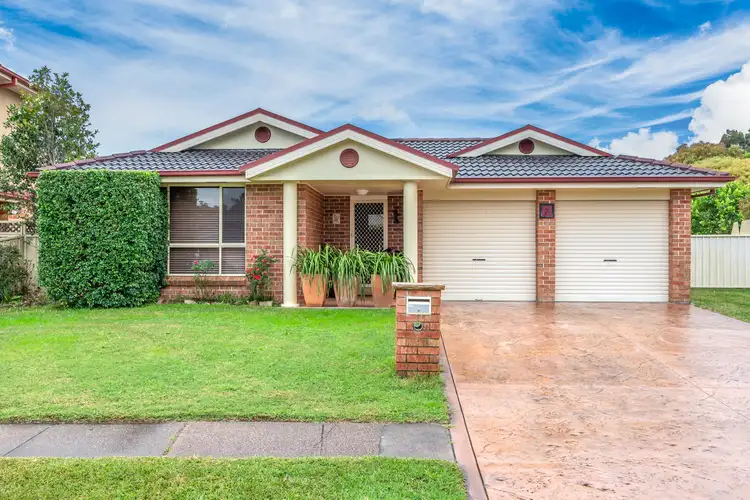 7 Cardinal Close, Cameron Park NSW 2285