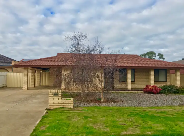 18 Chatswood Crescent