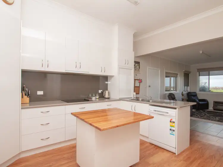 68 Glenormiston Road, Noorat VIC 3265