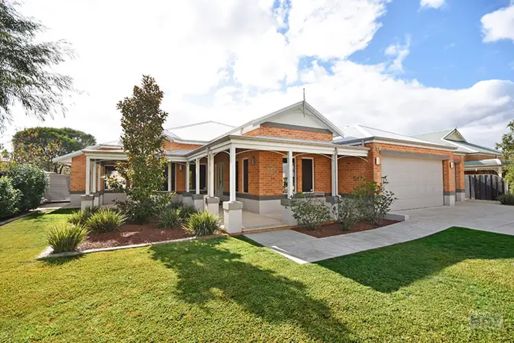 6 Shipton Lane, The Vines WA 6069