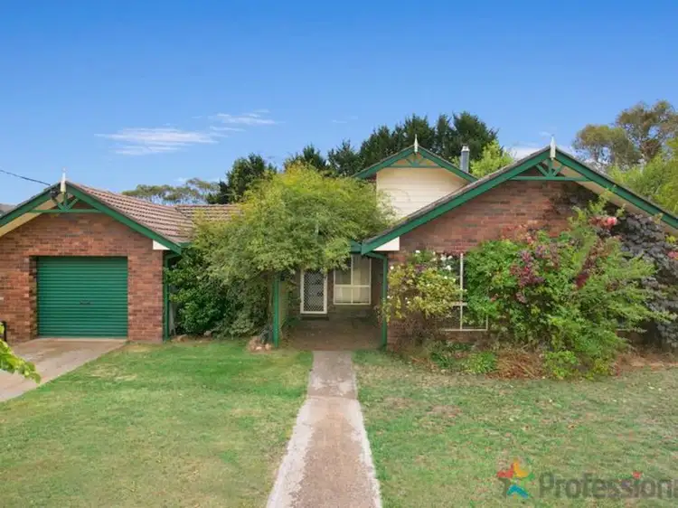 8 Pearson Street, Guyra NSW 2365
