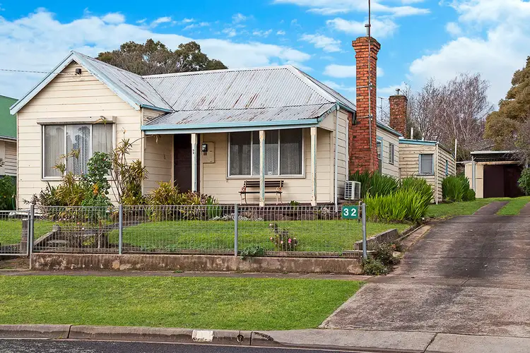 32 Clarke Street, Hamilton VIC 3300
