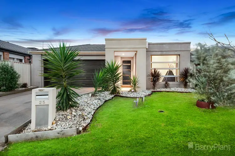 25 Debra Avenue, Pakenham VIC 3810