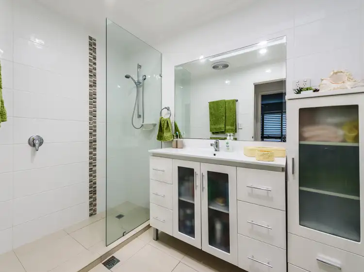 Sixth view of Homely unit listing, 4/18 Maiala Close, Paradise Point QLD 4216