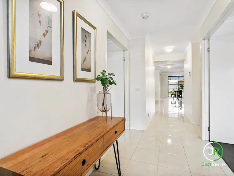 30 Flash Dan Drive, Cranbourne East VIC 3977