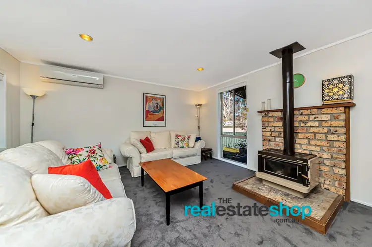 6 Bailes Court, Wanniassa ACT 2903