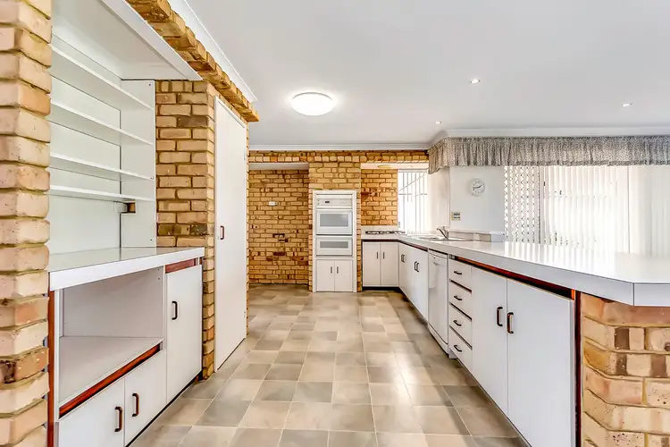 4 Falkirk Court, Kinross WA 6028