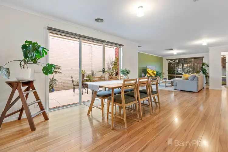 70 Oaklands Way, Pakenham VIC 3810