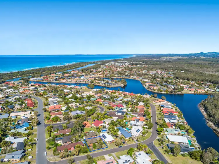 1/2 Andrew Avenue, Pottsville NSW 2489